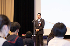 株式会社NTTデータ冨安寛 取締役常務執行役員